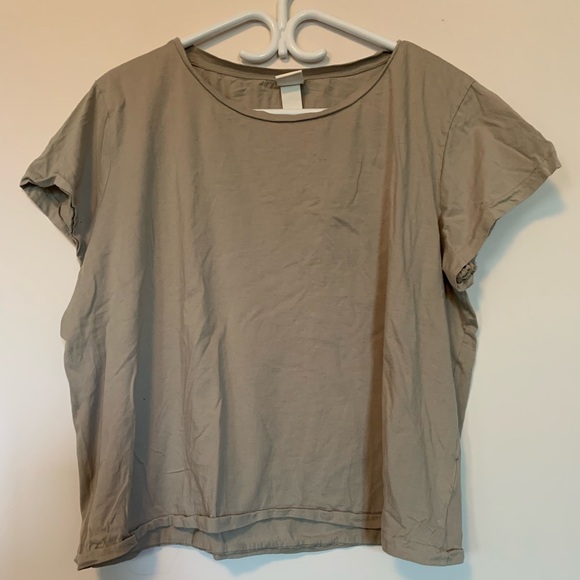 🌼TEES AND TANKS 3 FOR 25$🌼 Beige Basic Cropped Tee - Picture 1 of 2